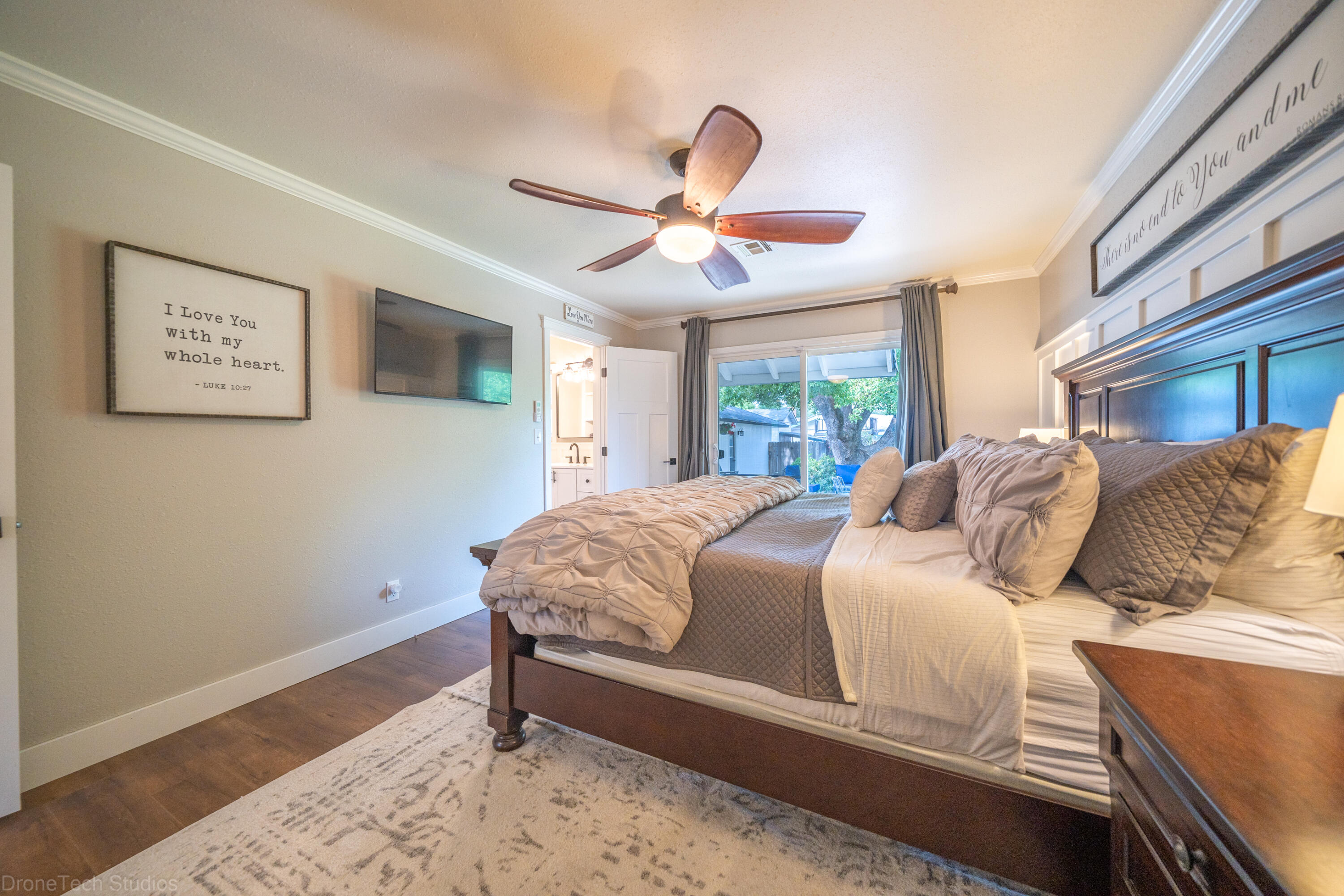 3689 Suzanne Way Redding, CA 96002 - Photo 24 of 58 3689 Suzanne Way-37