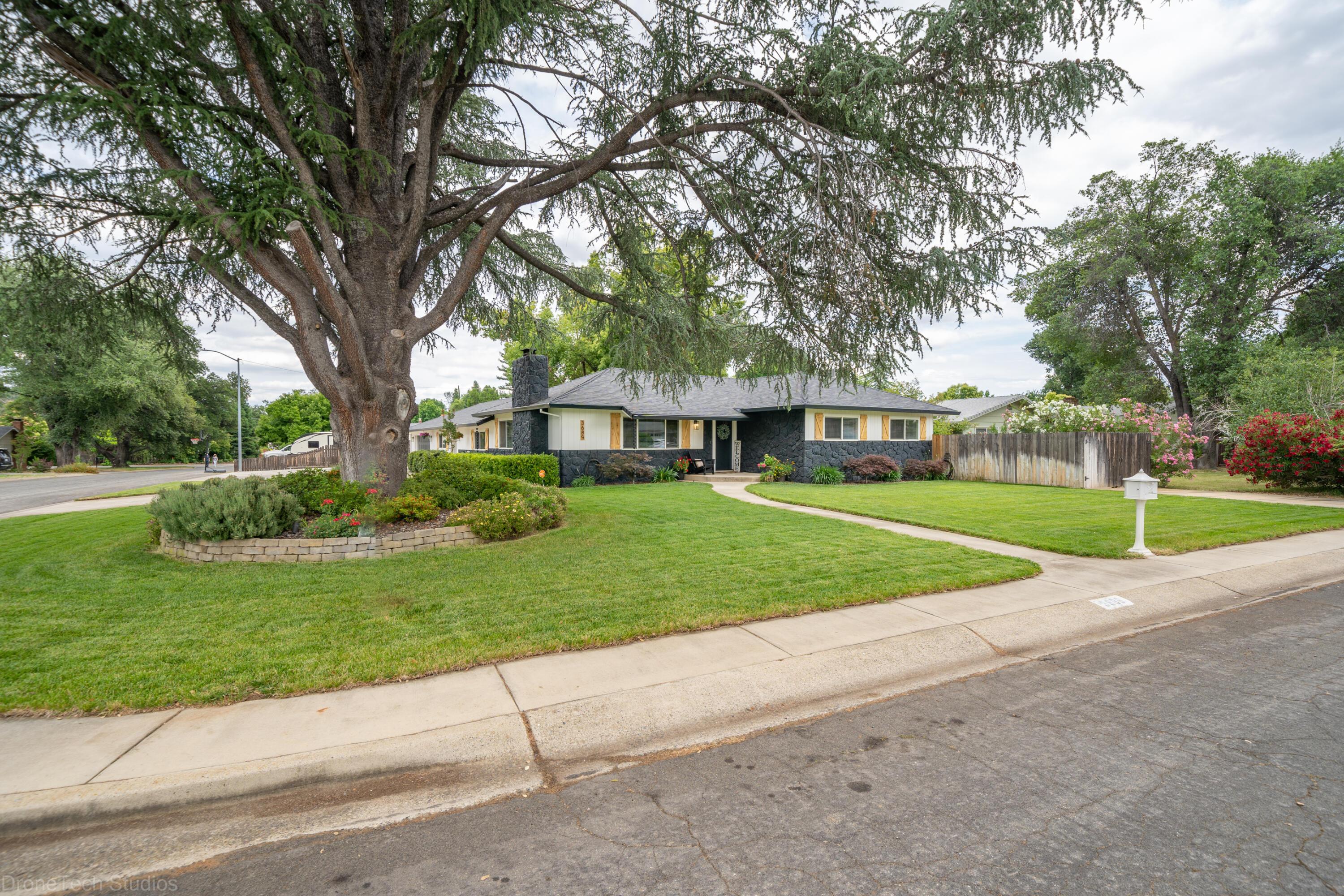3689 Suzanne Way Redding, CA 96002 - Photo 3 of 58 3689 Suzanne Way-4
