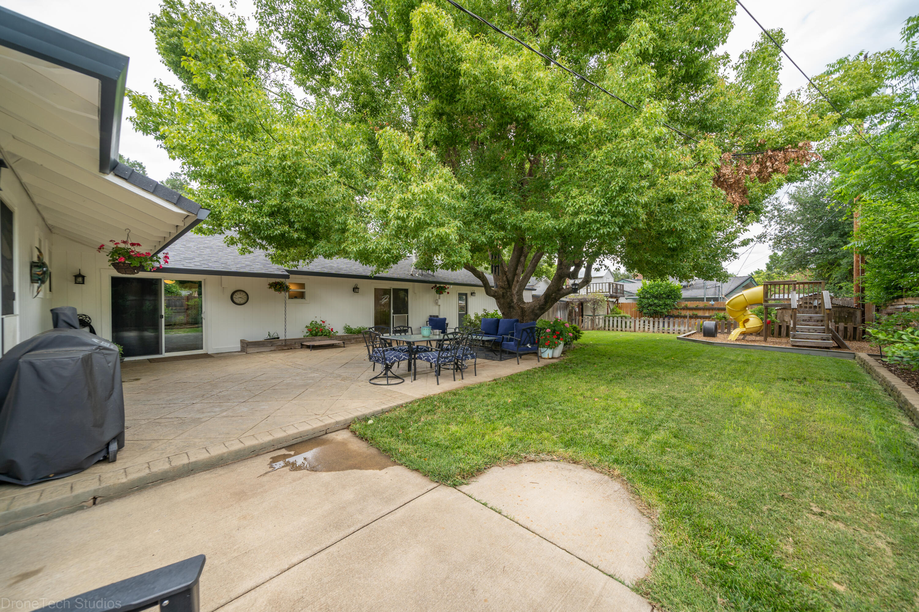 3689 Suzanne Way Redding, CA 96002 - Photo 40 of 58 3689 Suzanne Way-54