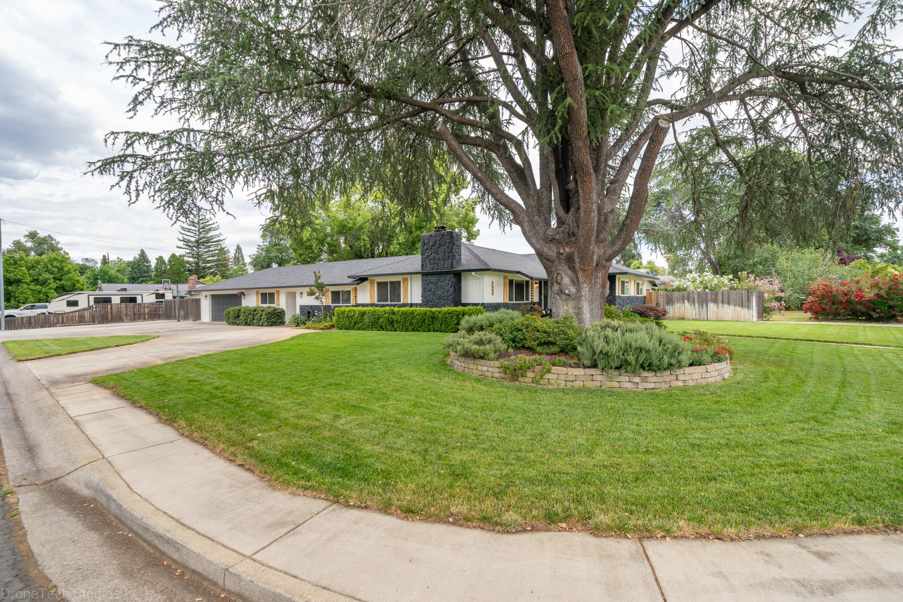 3689 Suzanne Way Redding, CA 96002 - Photo 4 of 58 3689 Suzanne Way-5