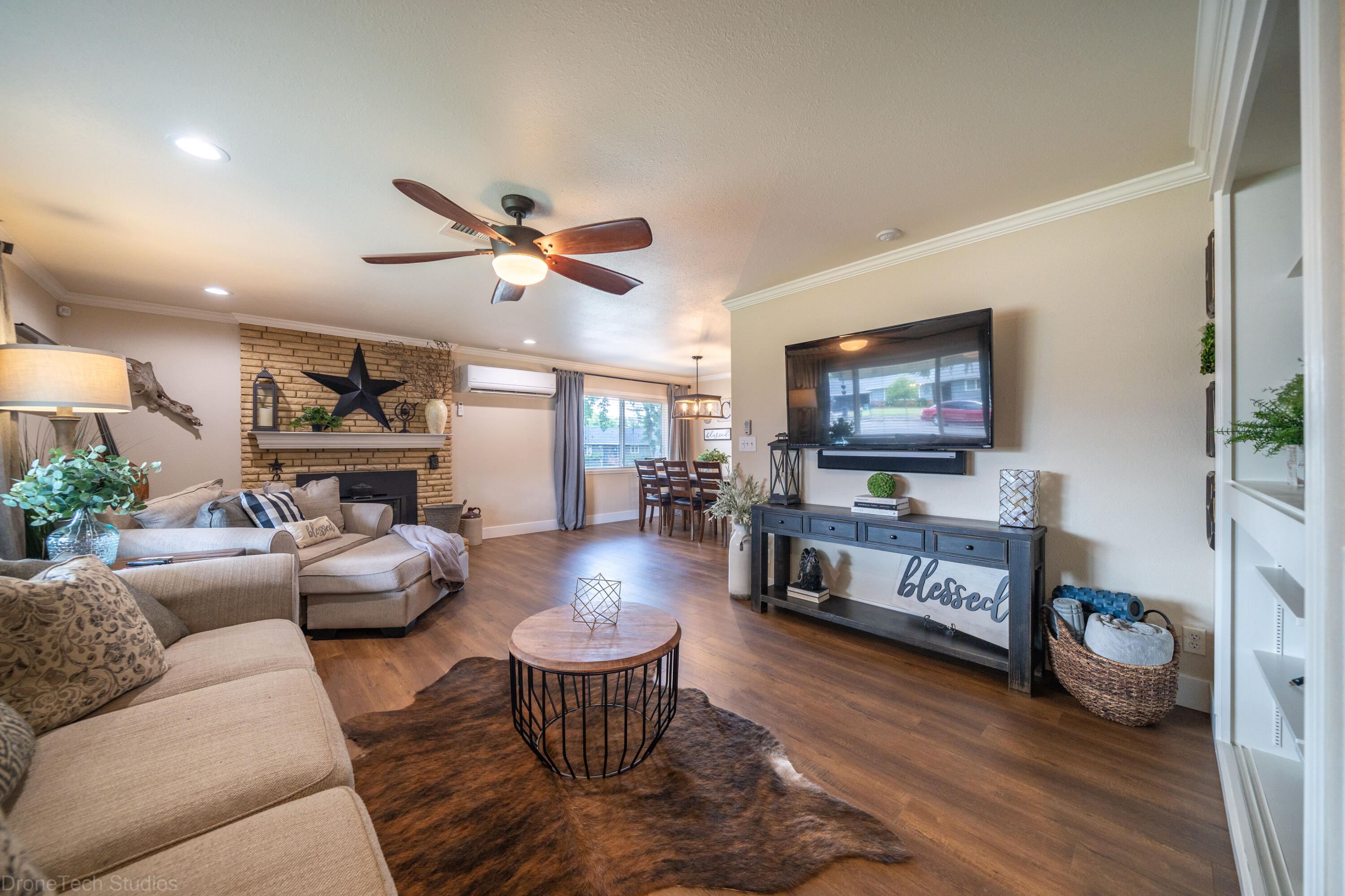 3689 Suzanne Way Redding, CA 96002 - Photo 8 of 58 3689 Suzanne Way-17