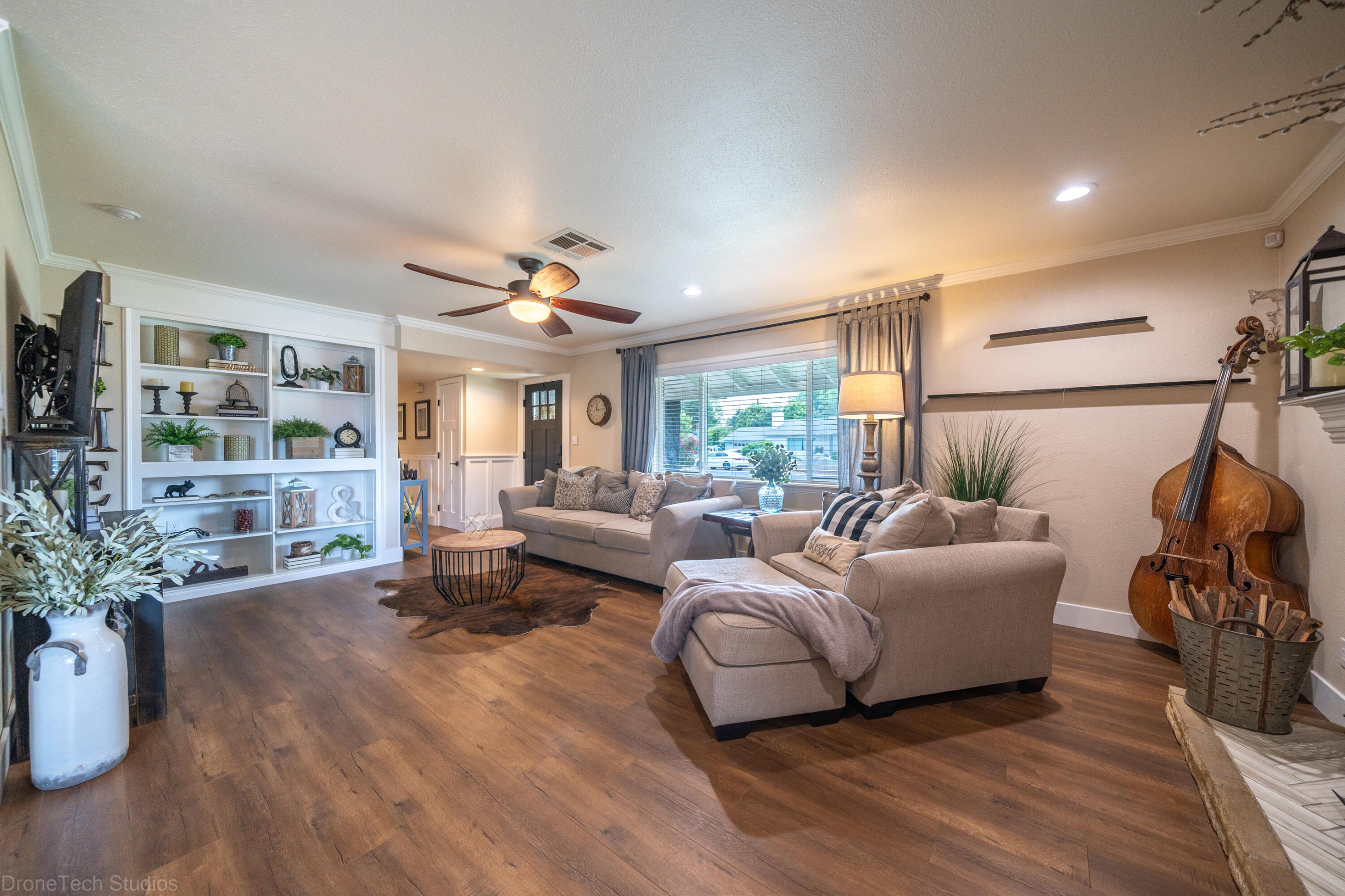 3689 Suzanne Way Redding, CA 96002 - Photo 9 of 58 3689 Suzanne Way-18