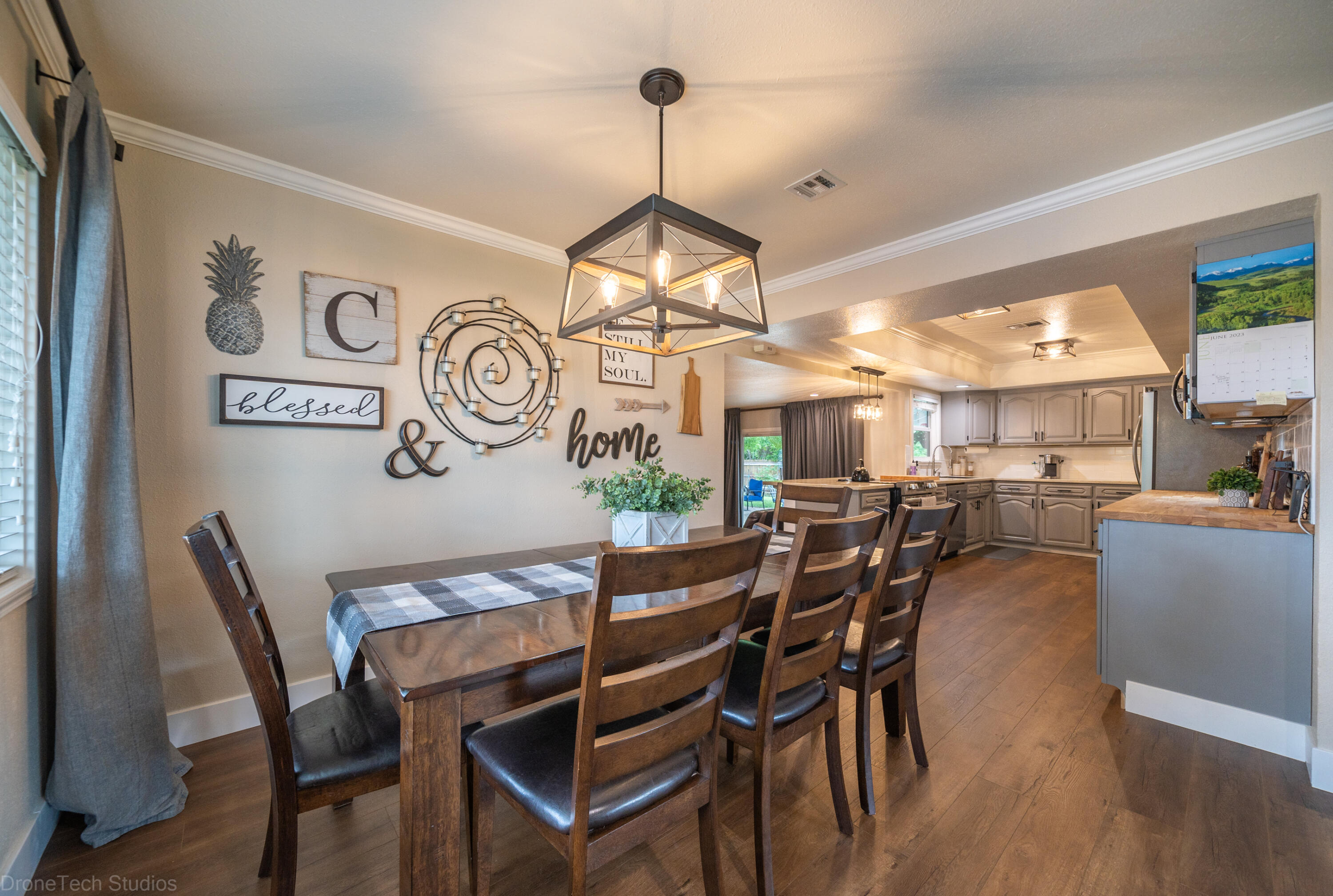 3689 Suzanne Way Redding, CA 96002 - Photo 10 of 58 3689 Suzanne Way-22