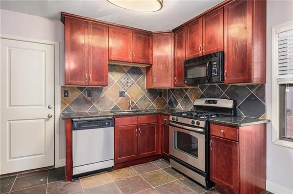 $1,375 | 1102 West 46th Street, Unit 3, Kansas City, MO 64112