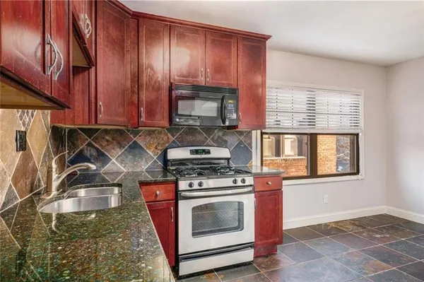 $1,375 | 1102 West 46th Street, Unit 3, Kansas City, MO 64112