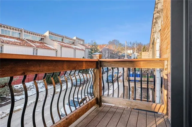 $1,375 | 1102 West 46th Street, Unit 3, Kansas City, MO 64111