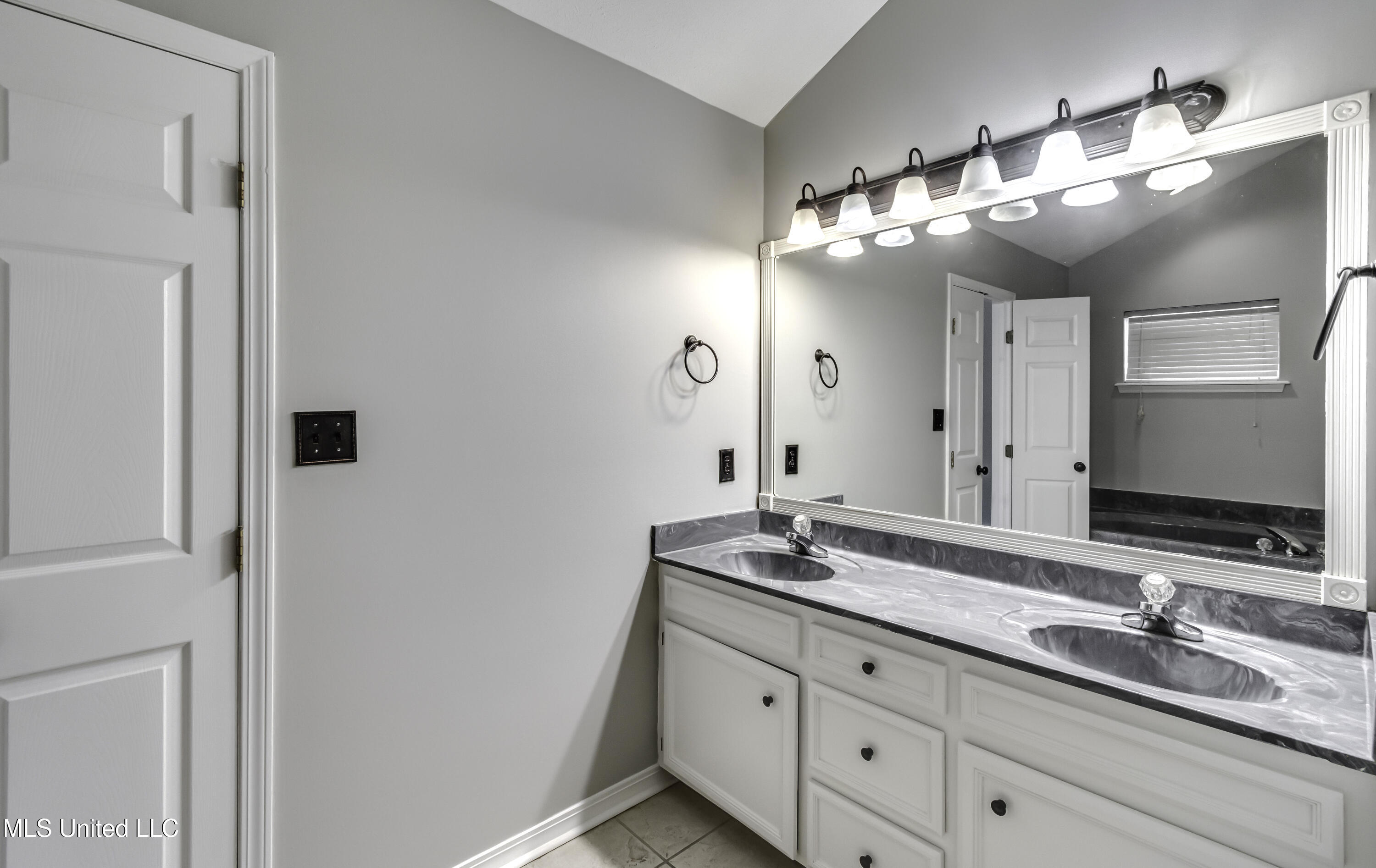 125 Pinevale Street Flowood, MS 39232 - Photo 39 of 46 125 Pinevale St--55