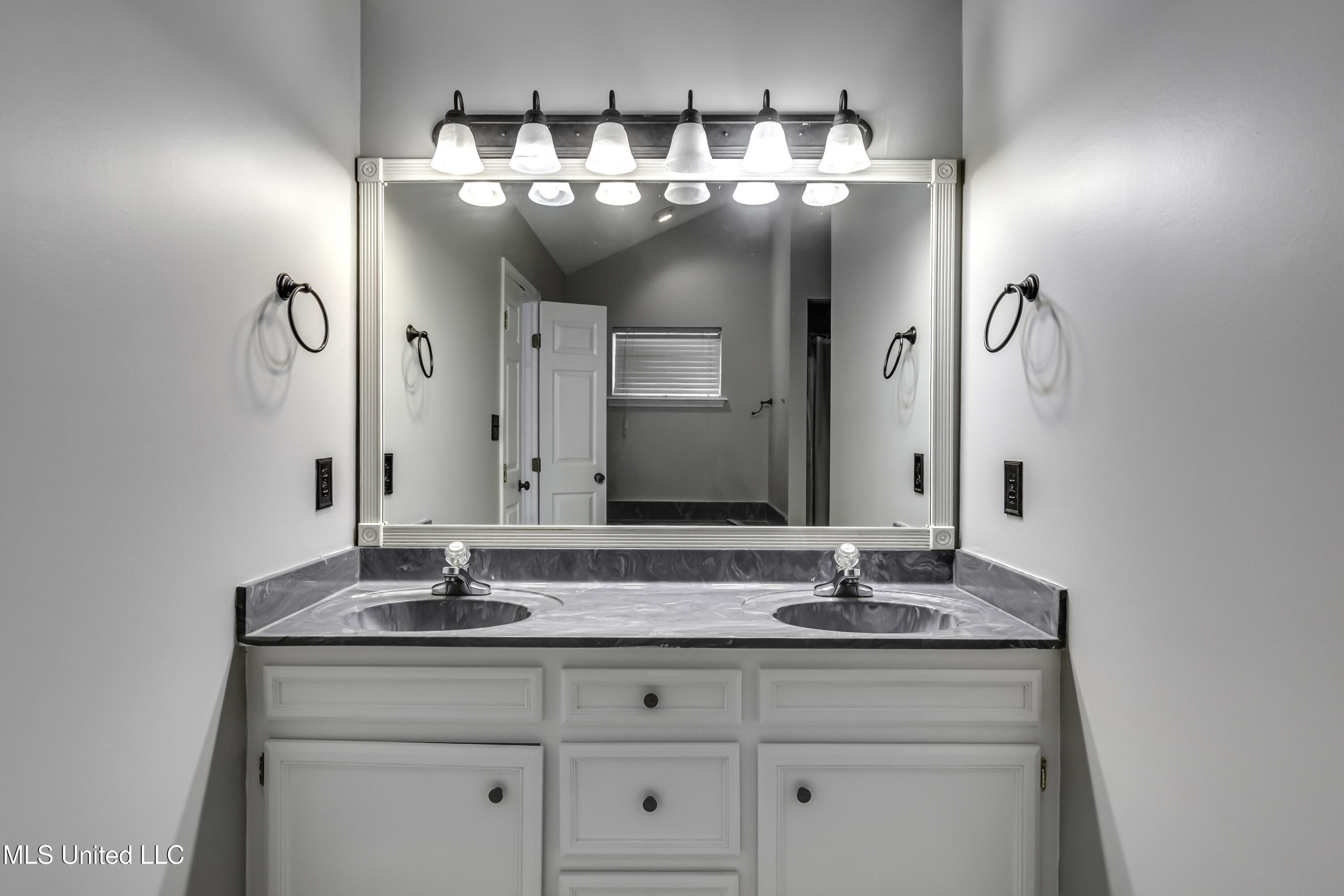 125 Pinevale Street Flowood, MS 39232 - Photo 40 of 46 125 Pinevale St--56