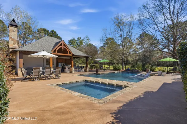$914,500 | 429 Cherry Hill Drive, Madison, MS 39110