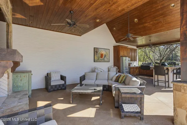 $914,500 | 429 Cherry Hill Drive, Madison, MS 39110