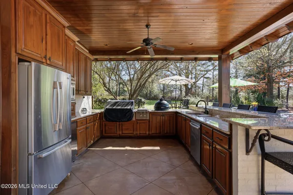 $914,500 | 429 Cherry Hill Drive, Madison, MS 39110