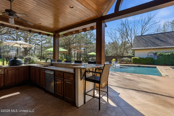 $914,500 | 429 Cherry Hill Drive, Madison, MS 39110