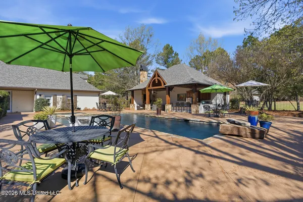 $914,500 | 429 Cherry Hill Drive, Madison, MS 39110