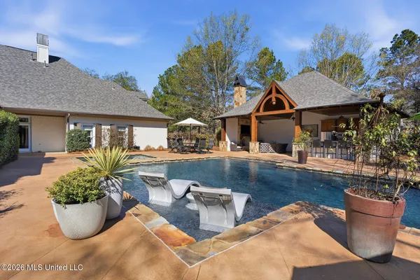 $914,500 | 429 Cherry Hill Drive, Madison, MS 39110