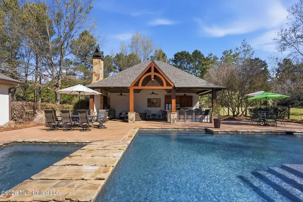 $914,500 | 429 Cherry Hill Drive, Madison, MS 39110