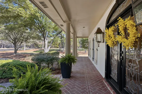 $914,500 | 429 Cherry Hill Drive, Madison, MS 39110