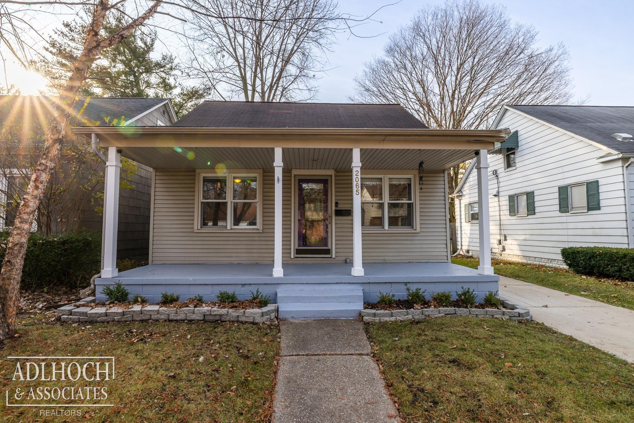 2065 Ridgemont Road Grosse Pointe, MI 48236 - Photo 1 of 26 50130348-44902145-4f8a-438e-83db-3bcb9f6d32c8.JPG
