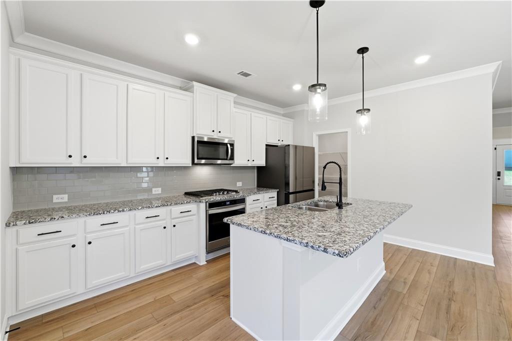 176 Brant Circle Jefferson, GA 30549 - Photo 8 of 32