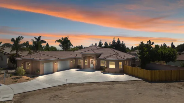 $899,229 | 183 Oaks Court, Tulare, CA 93274