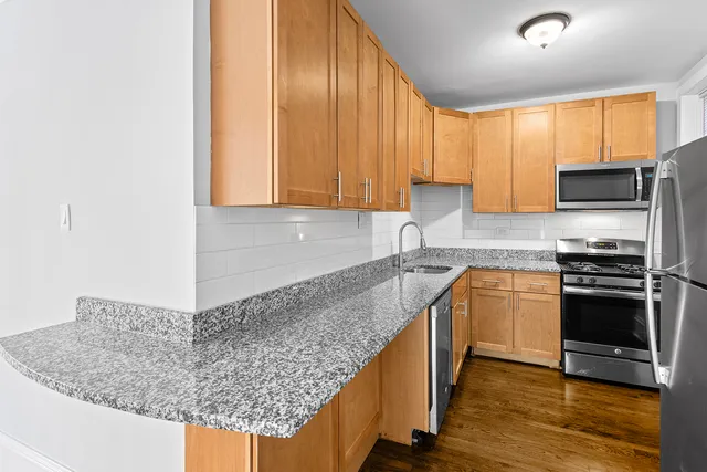 $2,216 | 6110 North Winthrop Avenue, Unit 1E, Chicago, IL 60660