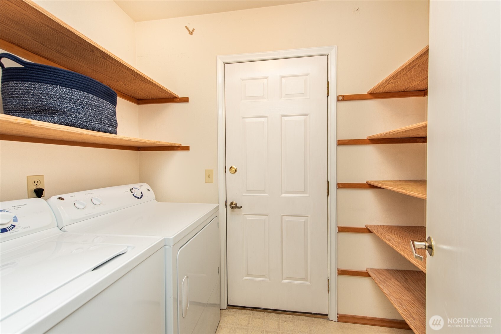 892 North Oxford Way Sequim, WA 98382 - Photo 24 of 38 a utility room with dryer and washer