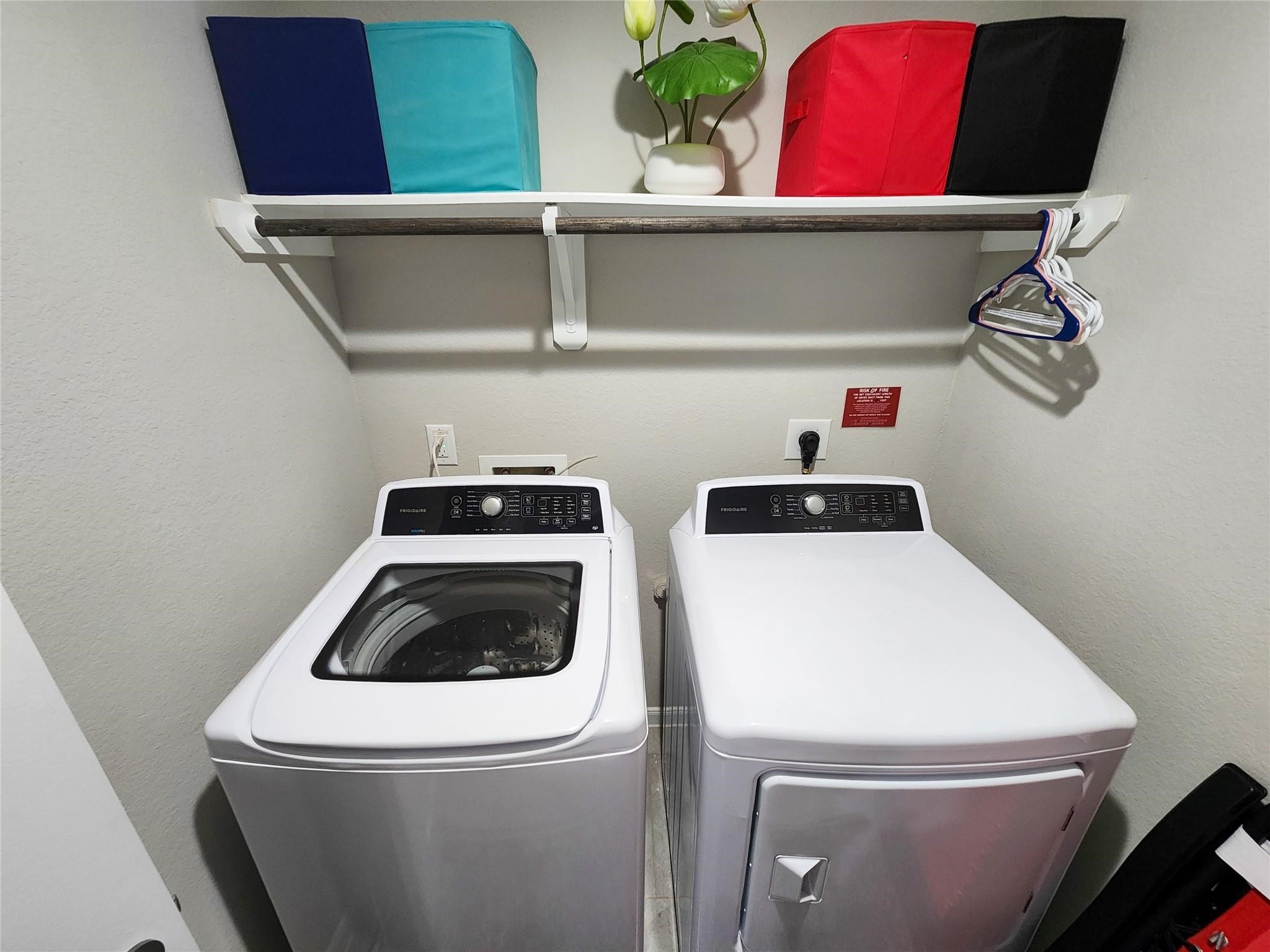 610 Autumn Flats Way Rosharon, TX 77583 - Photo 23 of 29 a utility room with dryer and washer
