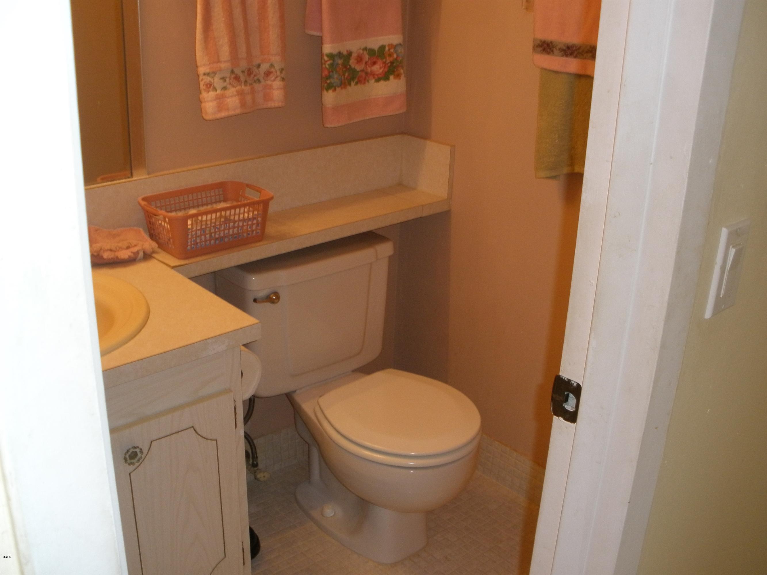 289 Suffolk F, Unit G Boca Raton, FL 33434 - Photo 6 of 11 Bath