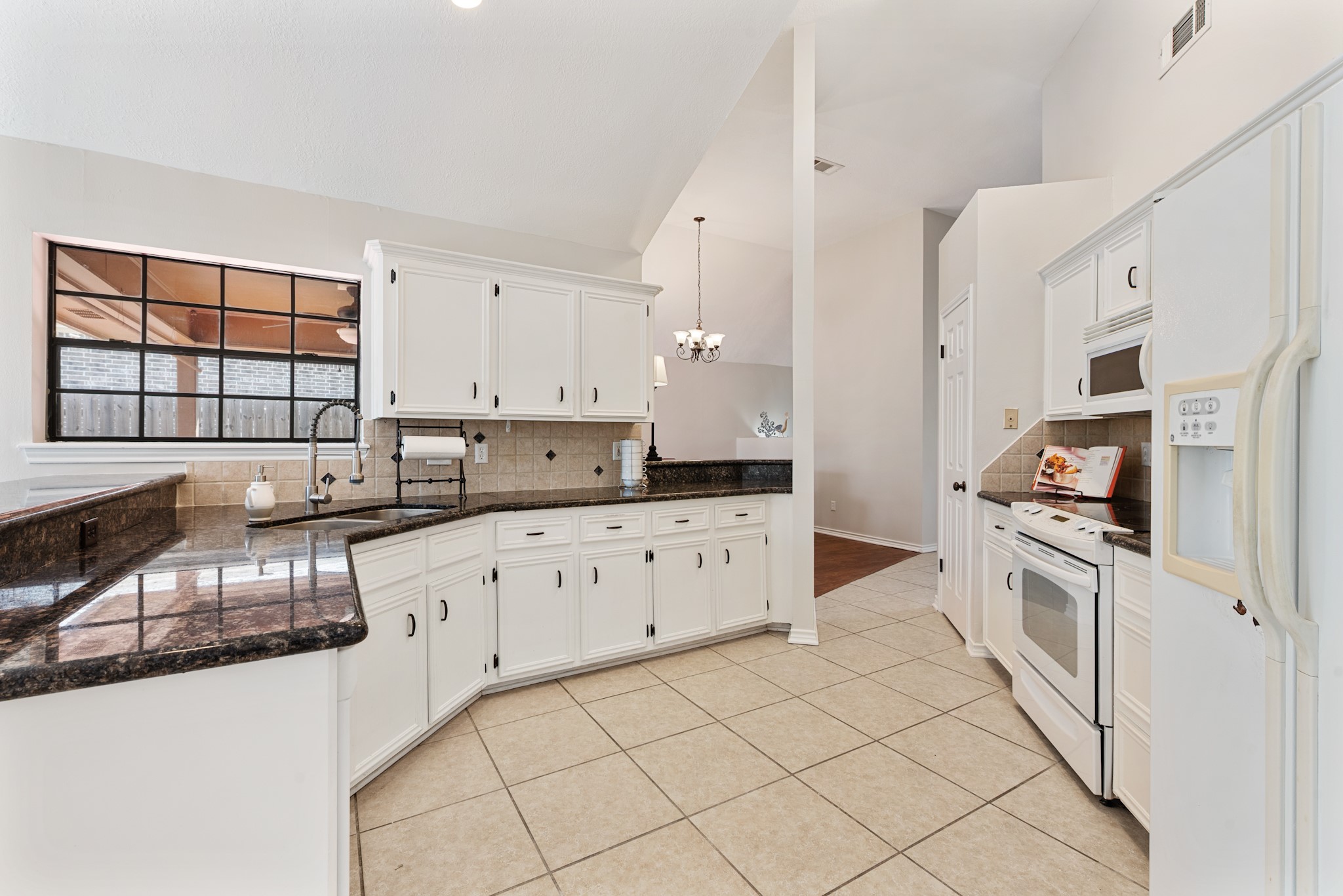 4505 Kensington Road Bryan, TX 77802 - Photo 4 of 26 So many cabinets and so much counterspace - all granite