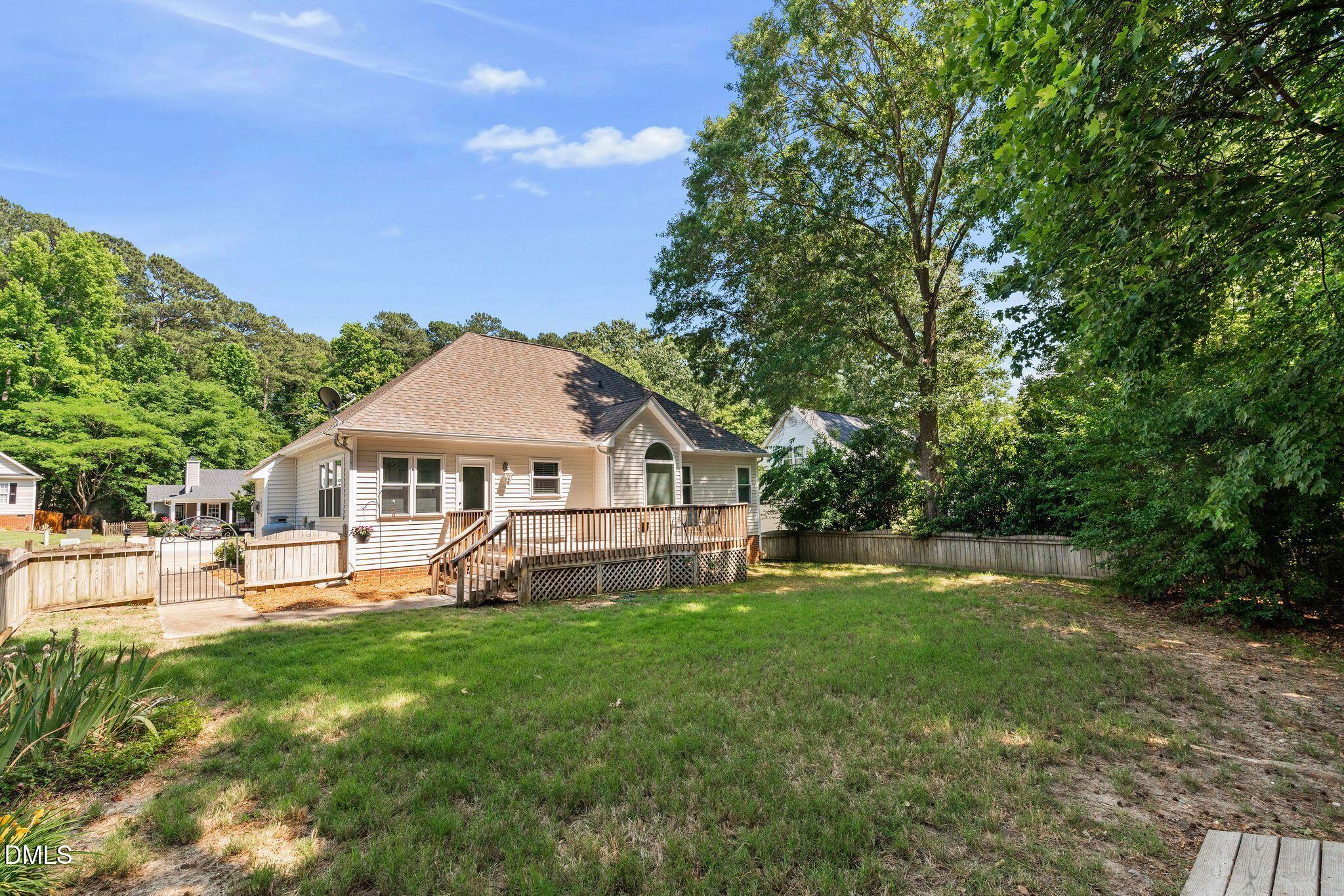 2733 Glastonbury Road Apex, NC 27539 - Photo 23 of 35 15_DSC05230