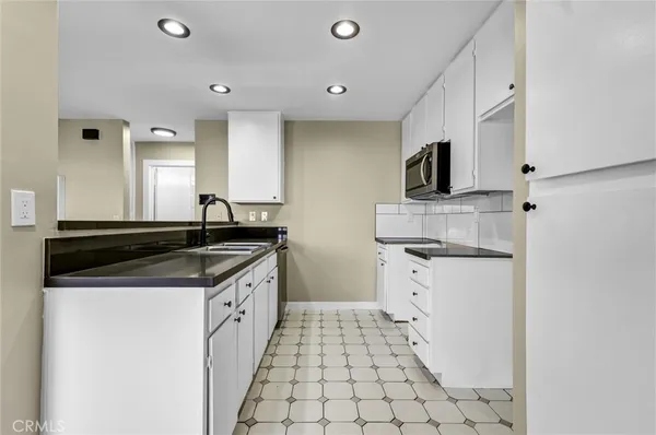$2,500 | 20526 South Western Avenue, Torrance, CA 90501