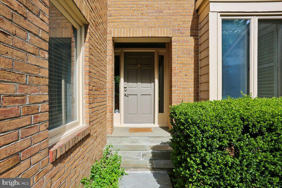 6113 Goldtree Way Bethesda, MD 20817 - Photo 4 of 75