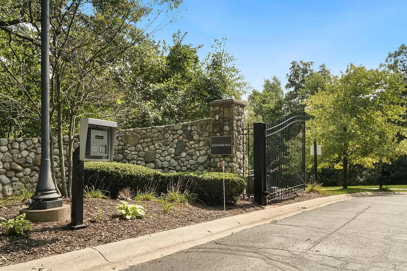 5402 Garden Gateway Road Valparaiso, IN 46383 - Photo 2 of 3 1344x896