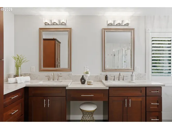 $825,000 | 14351 Southeast Crestview Drive, Clackamas, OR 97015