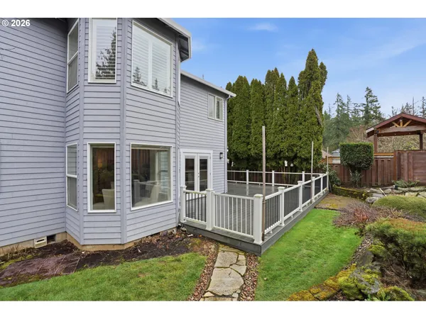 $825,000 | 14351 Southeast Crestview Drive, Clackamas, OR 97015