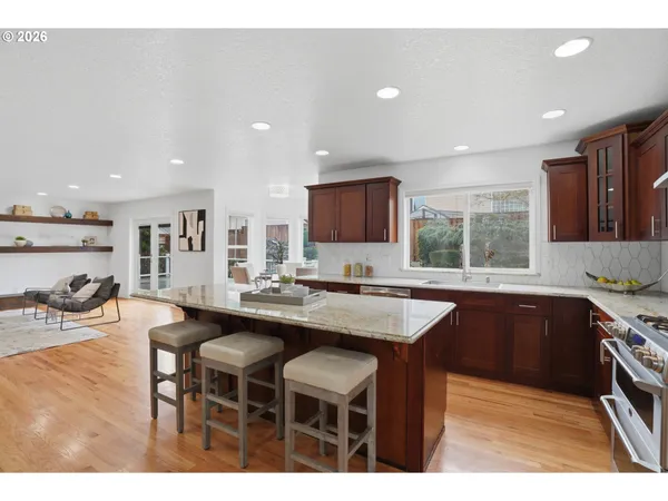 $825,000 | 14351 Southeast Crestview Drive, Clackamas, OR 97015