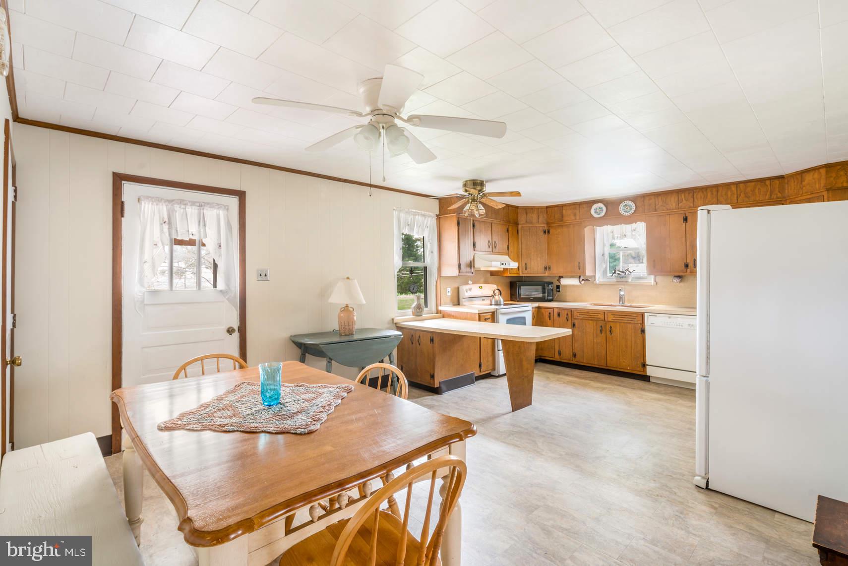 910 Layfield Road Perkiomenville, PA 18074 - Photo 4 of 20 Full Eat-in Kitchen