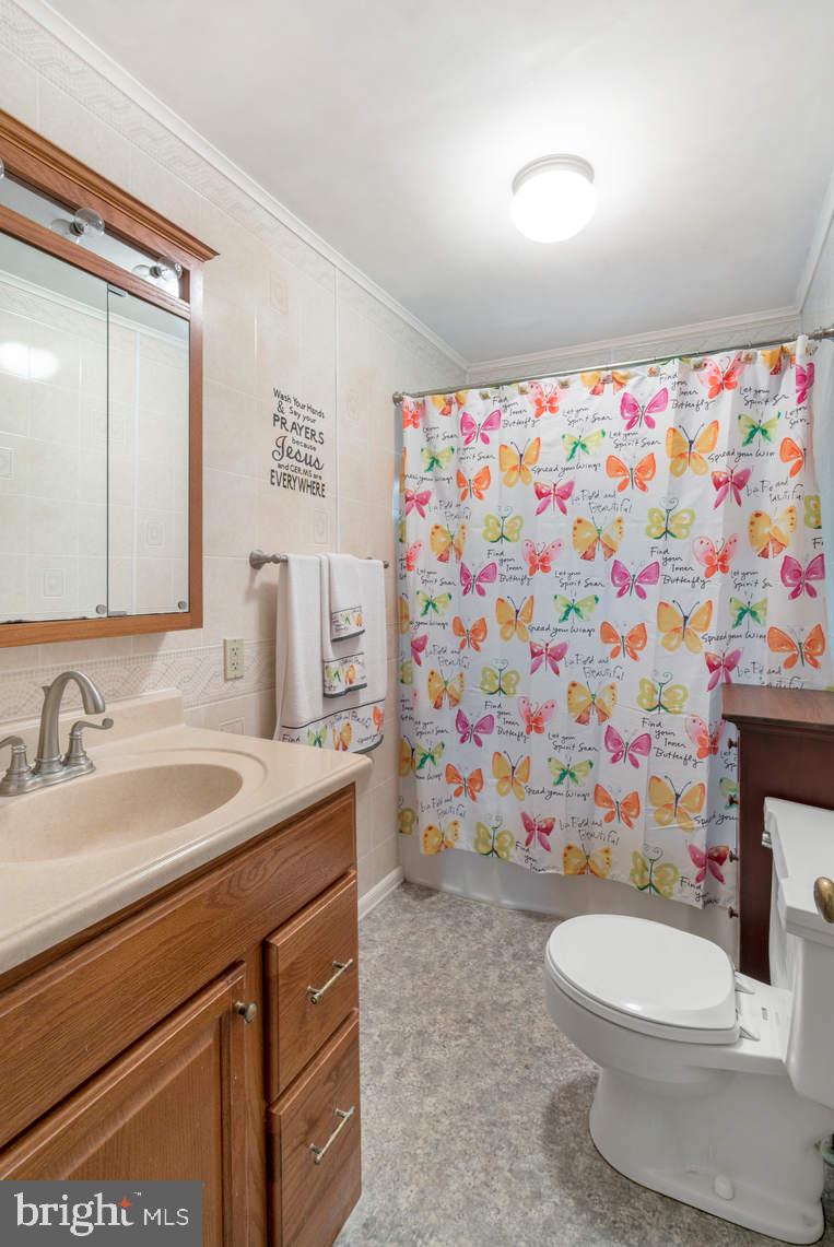 910 Layfield Road Perkiomenville, PA 18074 - Photo 9 of 20 Full Bathroom - Main Floor