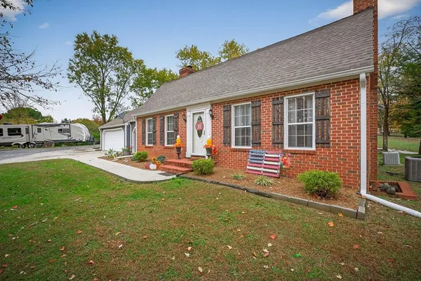 $379,900 | 115 Sunset Drive, Livingston, TN 38570