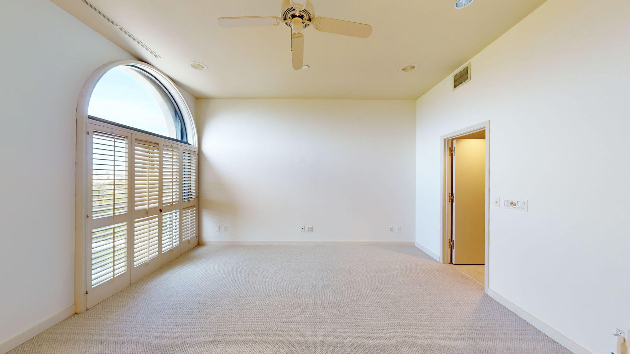 2 North Breakers Row, Unit PH4 Palm Beach, FL 33480 - Photo 18 of 38 an empty room with windows