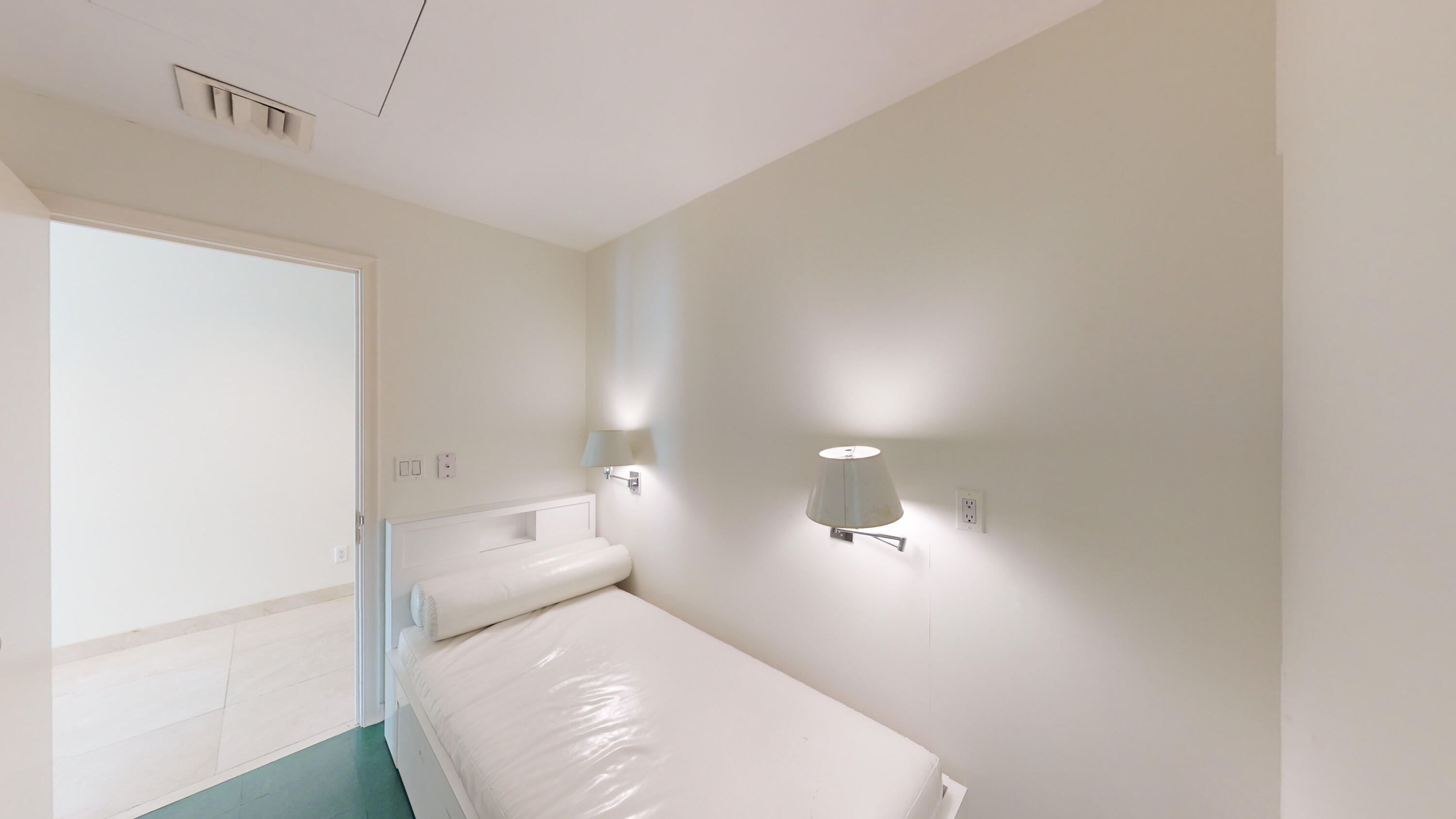 2 North Breakers Row, Unit PH4 Palm Beach, FL 33480 - Photo 26 of 38 a en suite bathroom with a toilet