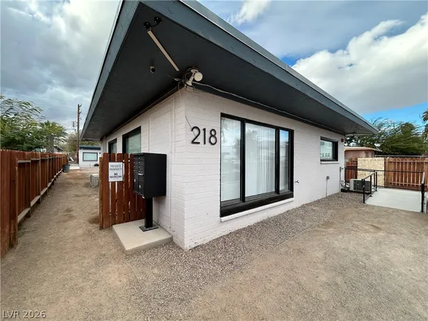 $825 | 218 South 11th Street, Unit 2, Las Vegas, NV 89101