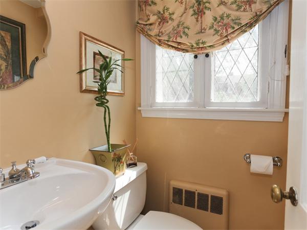 42 Canterbury Road Winchester, MA 01890 - Photo 9 of 19 Gallery Image 9