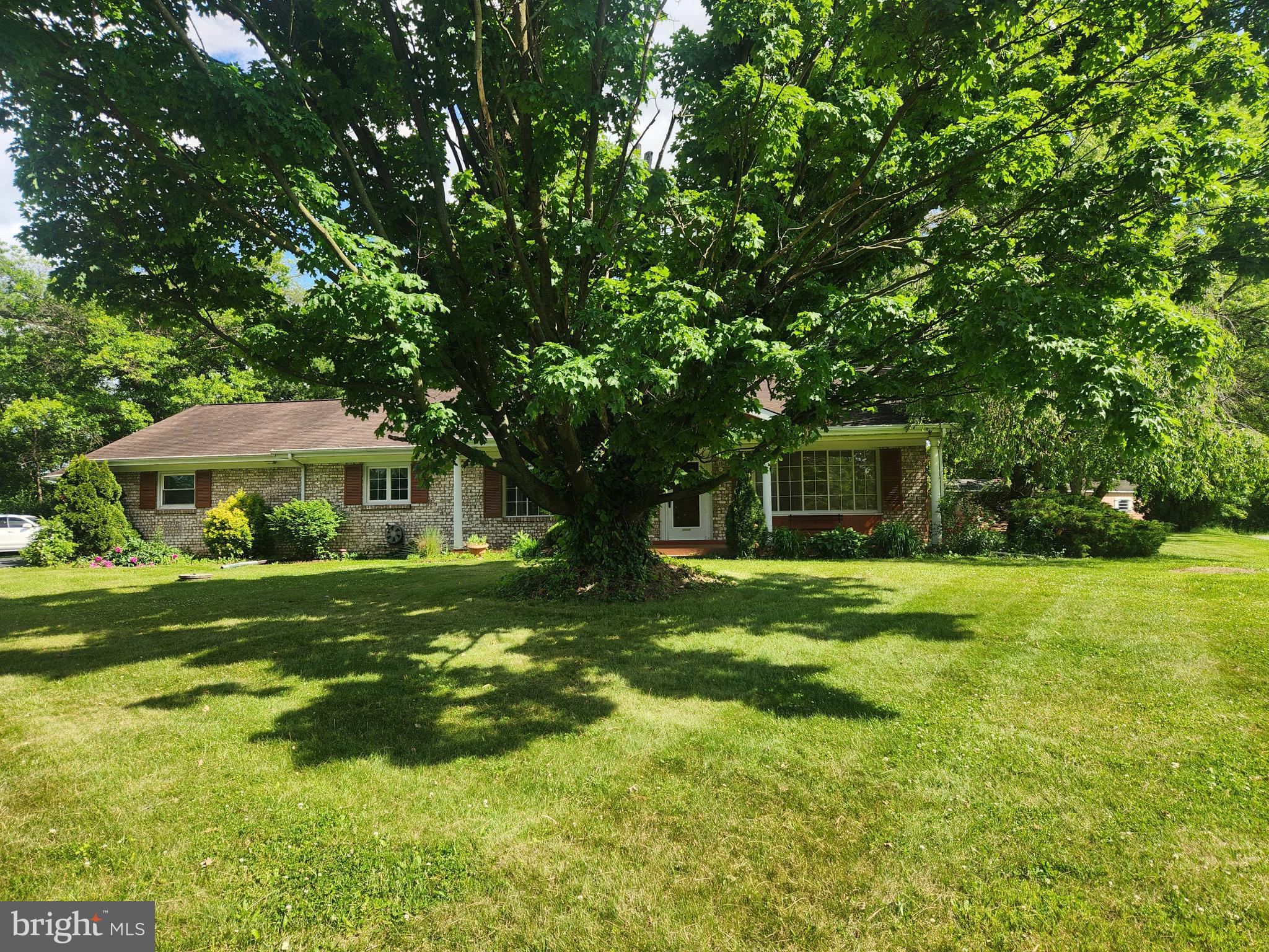 723 West Sunhill Road Manheim, PA 17545 - Photo 5 of 41