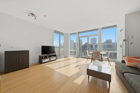 $385,000 | 737 West Washington Boulevard, Unit 3406, Chicago, IL 60661