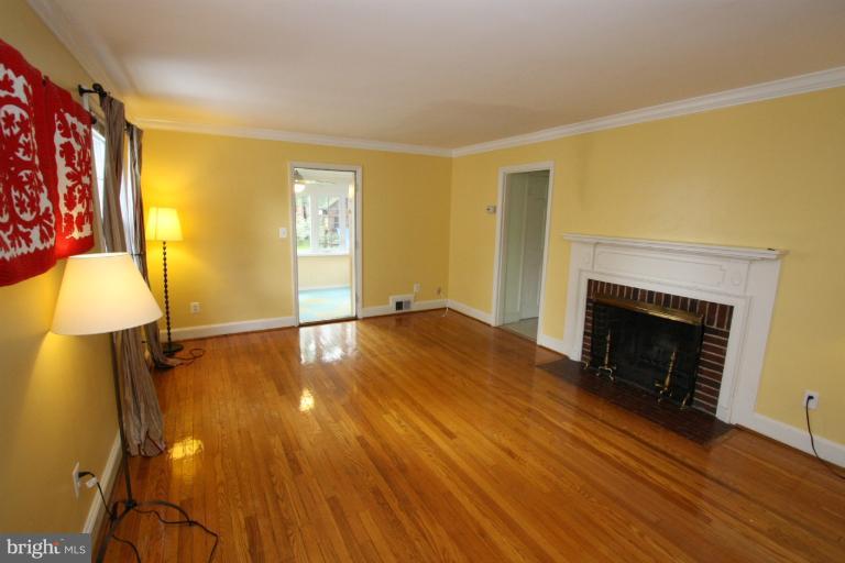 4609 Drexel Road College Park, MD 20740 - Photo 2 of 29 Living Room