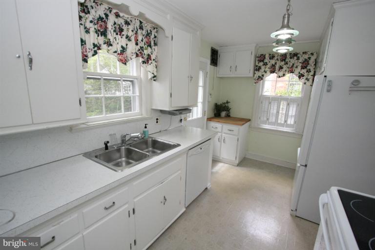 4609 Drexel Road College Park, MD 20740 - Photo 15 of 29 Kitchen