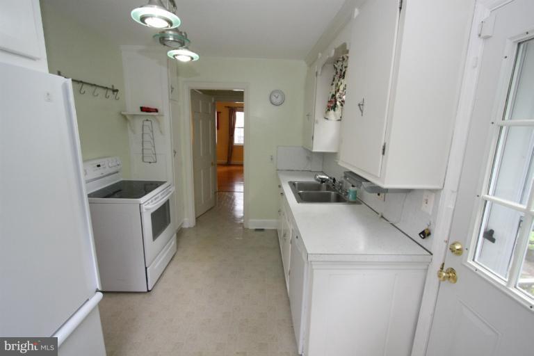 4609 Drexel Road College Park, MD 20740 - Photo 24 of 29 Kitchen (Reverse)