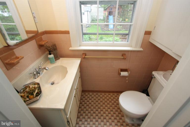 4609 Drexel Road College Park, MD 20740 - Photo 4 of 29 Main Level Half Bath