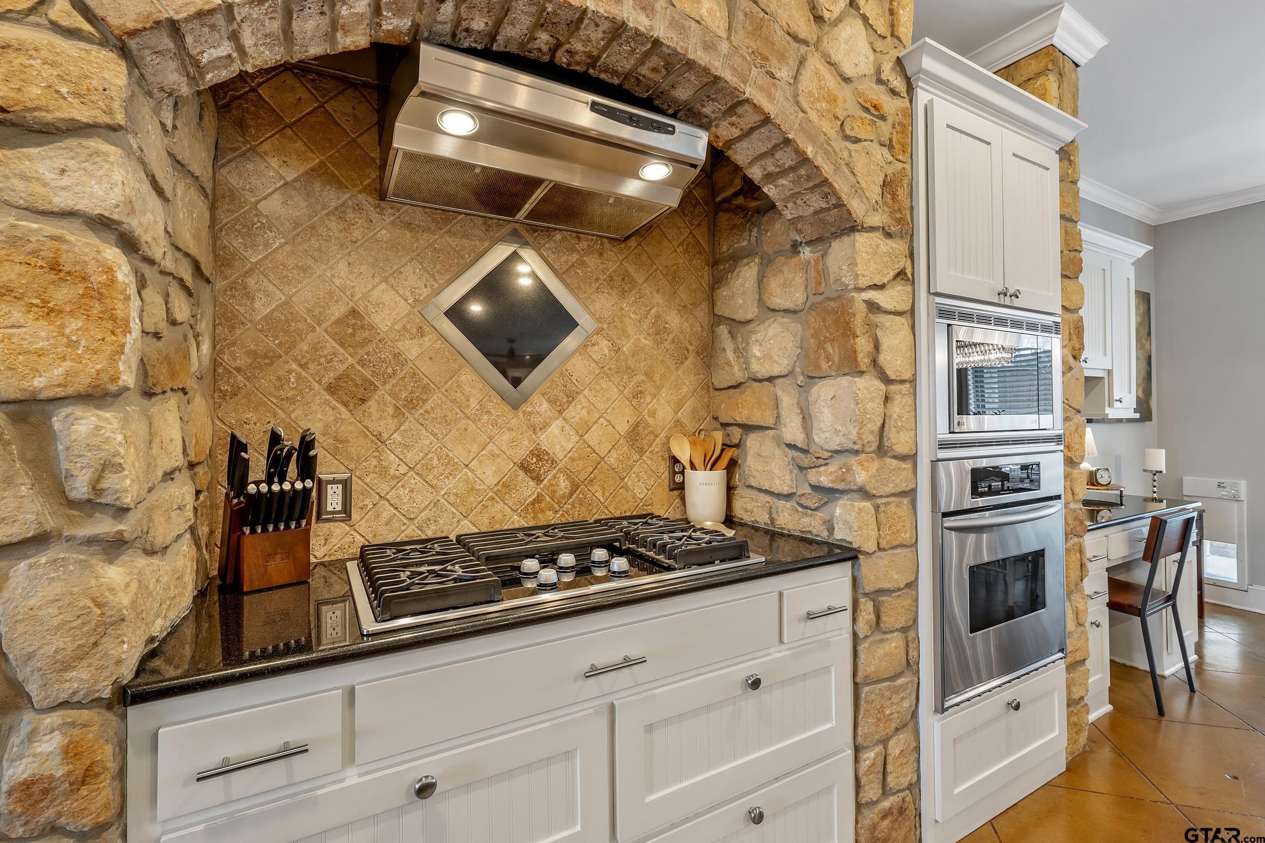 7752 Lamp Post Cove Tyler, TX 75703 - Photo 7 of 41 a stove top oven sitting inside of a kitchen