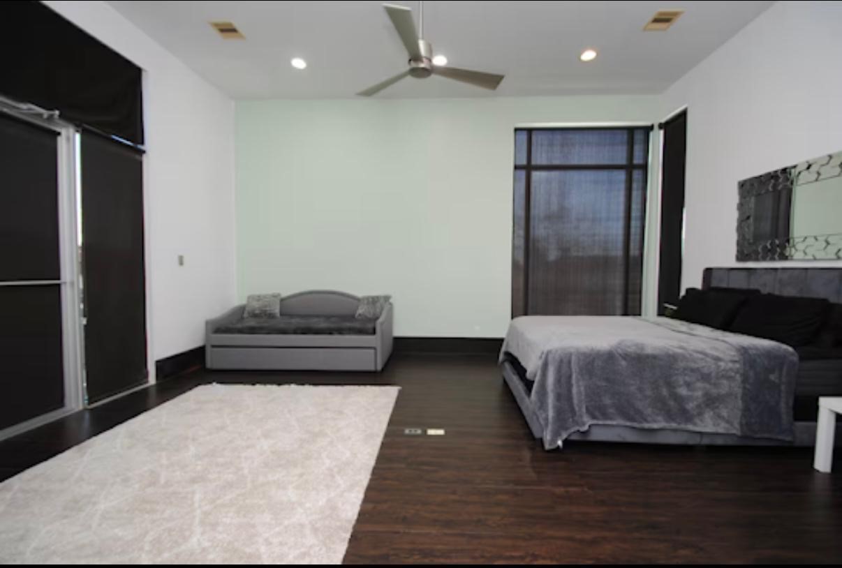 4118 Floyd Street, Unit A Houston, TX 77007 - Photo 14 of 25 a bedroom with a bed and mirror